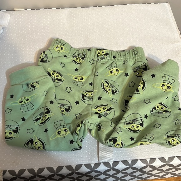 Three peice Baby Grogu set 18mos 2/$25 - Picture 3 of 6